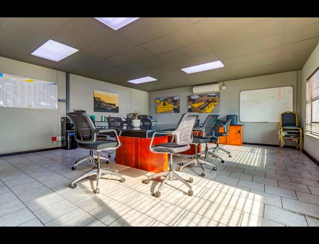 3,400M² BUILDING FOR SALE IN VULCANIA